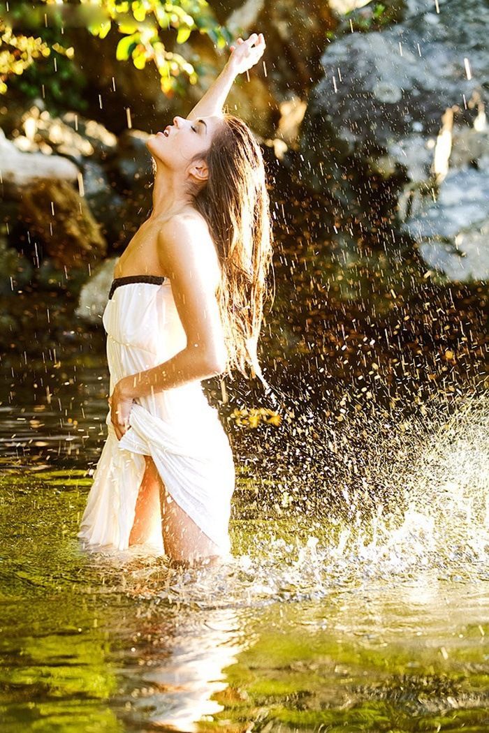 Marie Avgeropoulos in Xian