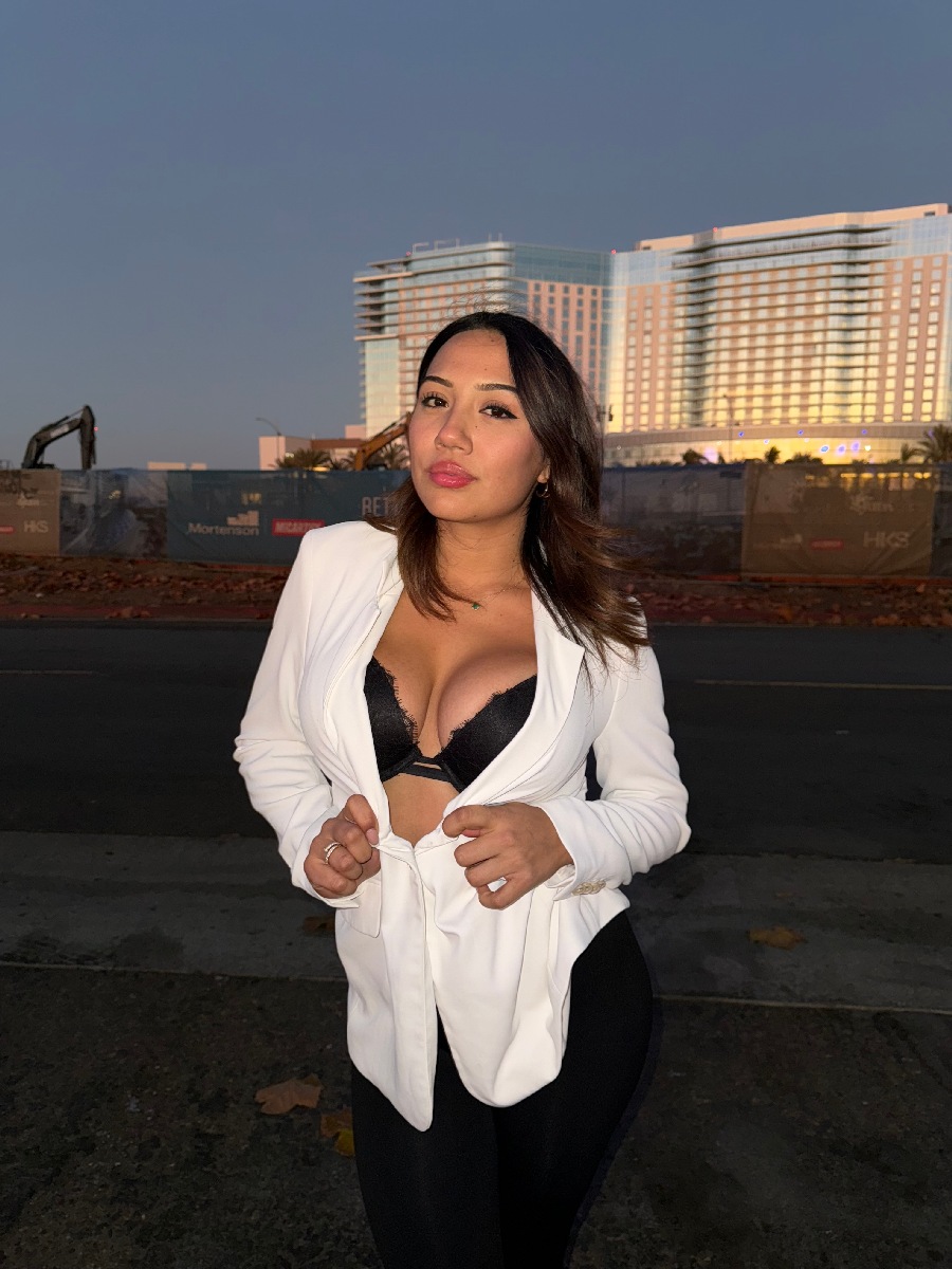 Take a pause and enjoy Ali Cruz — streaming from Xian