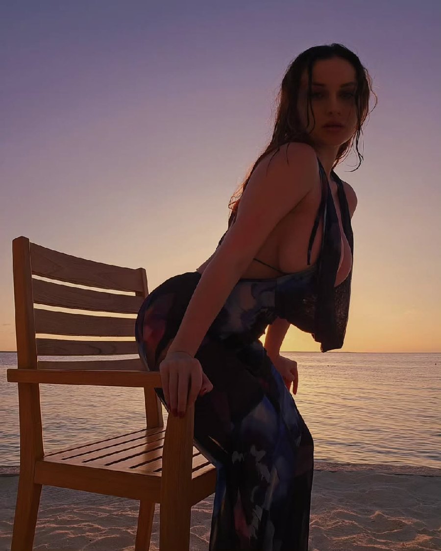 Sexy girl Miranda Faith nude in Xian