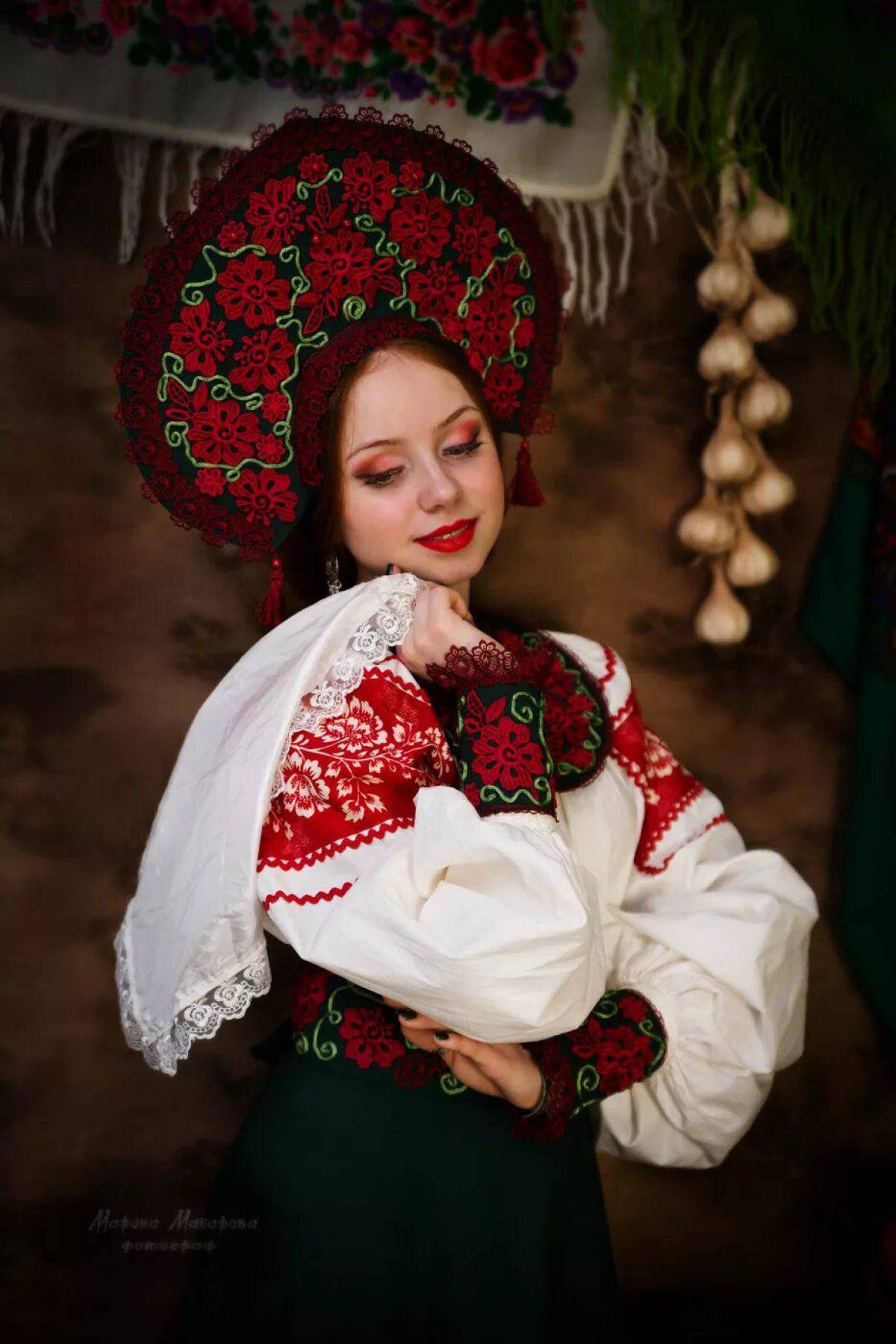 Women in Slavic costumes underwear in Xian
