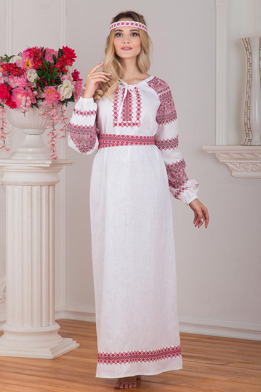 Women in Slavic costumes in Xian