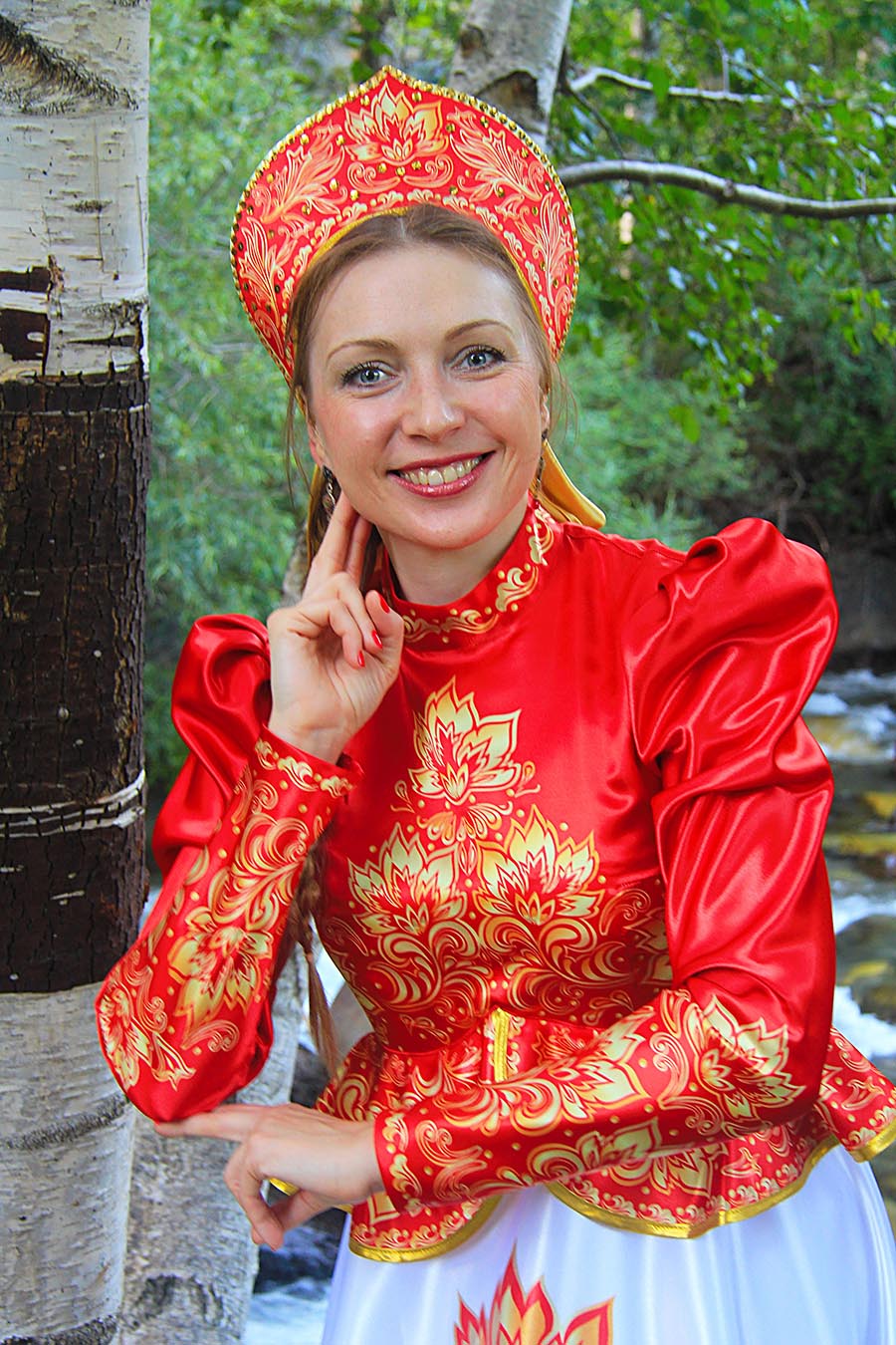Women in Slavic costumes in Xian