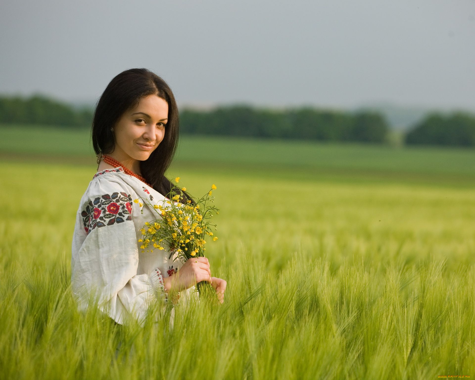 Women in Slavic costumes in Xian