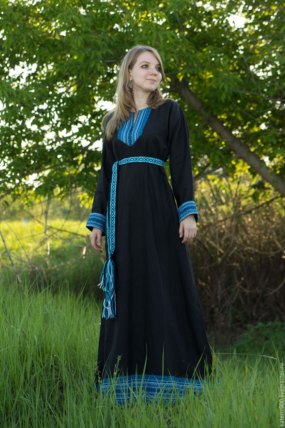 Women in Slavic costumes in Xian