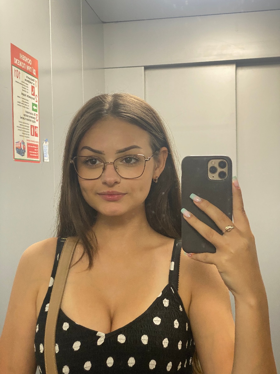 Sexy model Stacy in Xian